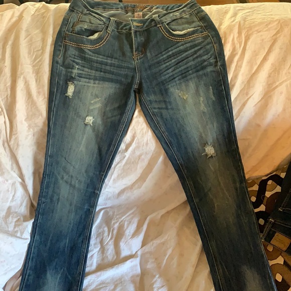 Almost famous jeans size 9 barely worn - Picture 1 of 2